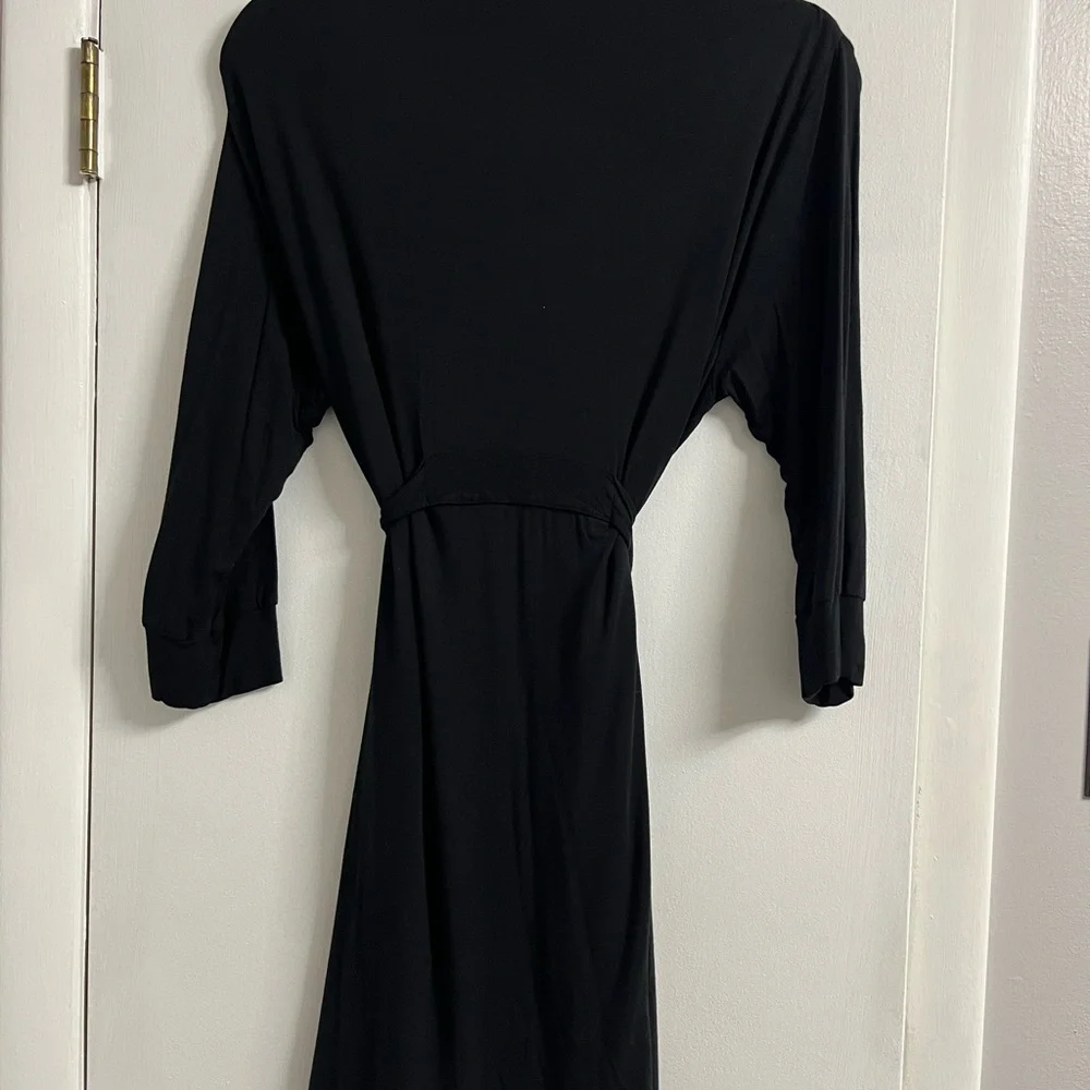 Elegant Black Women's Robe - Picture 2 of 3